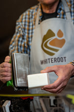 WhiteRoot Skiwachs wird aufgetragen – Ganzjahres-Set